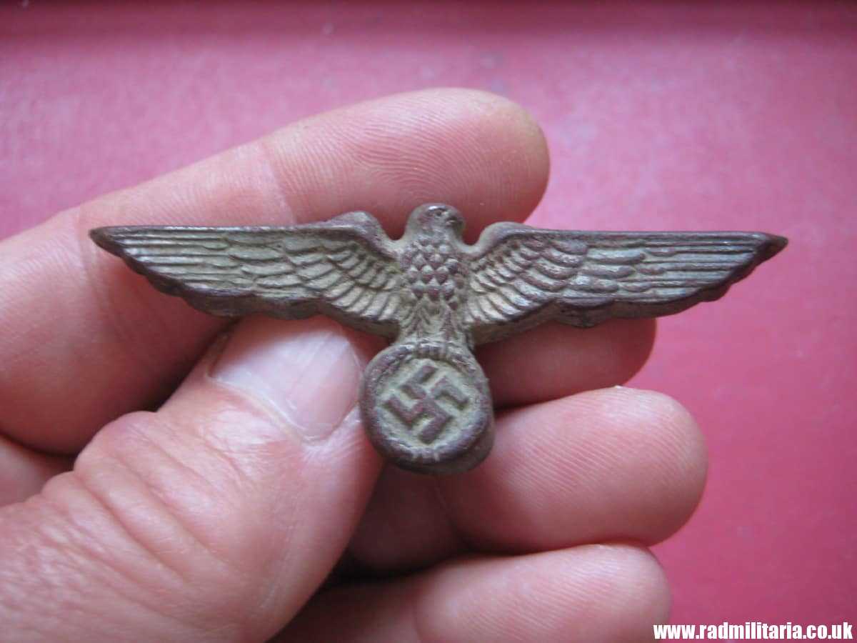 & WW2 original German Wehrmacht EAGLE CAP BADGE white metal, early production, metal detecting.