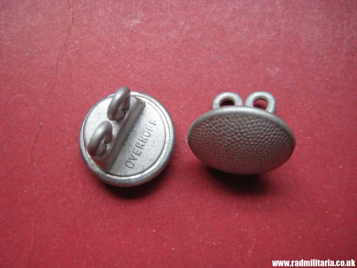& WW2 German Wehrmacht tunic BUTTONS - a PAIR in perfect condition - BELT HANGERS, maker: OVERHOFF - Image 6