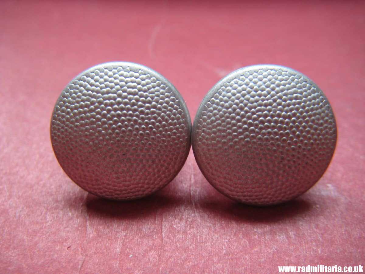 & WW2 German Wehrmacht tunic BUTTONS - a PAIR in perfect condition - BELT HANGERS, maker: OVERHOFF - Image 8