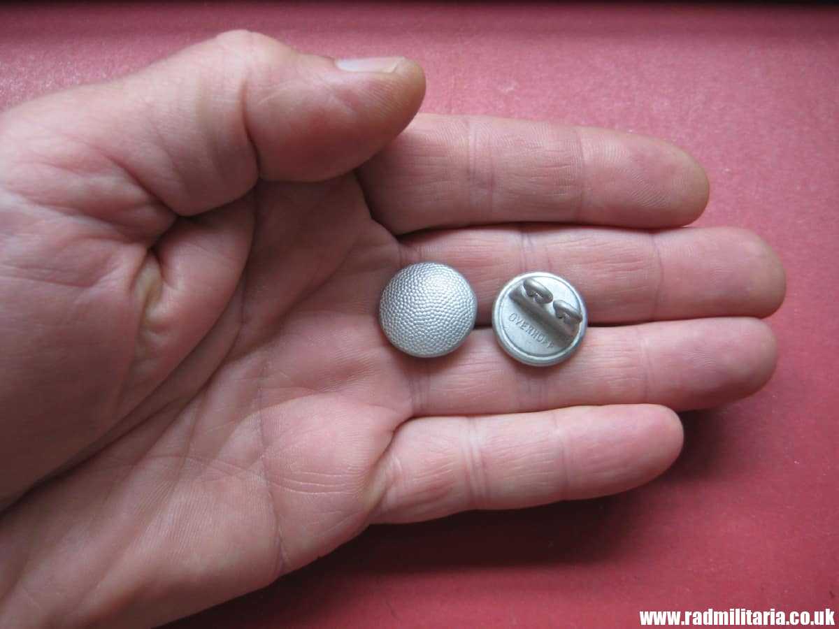 & WW2 German Wehrmacht tunic BUTTONS - a PAIR in perfect condition - BELT HANGERS, maker: OVERHOFF - Image 12