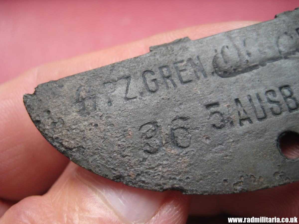 & WW2 original SS DOG TAG ID Disc: "SS PZ.GREN.ERS.BTL.11 36 5AUSB.KP. 15. - genuine !!