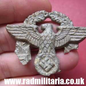 & WW2 original German EAGLE BADGE - zinc cap badge - GENDARMERIE, metal detecting find.