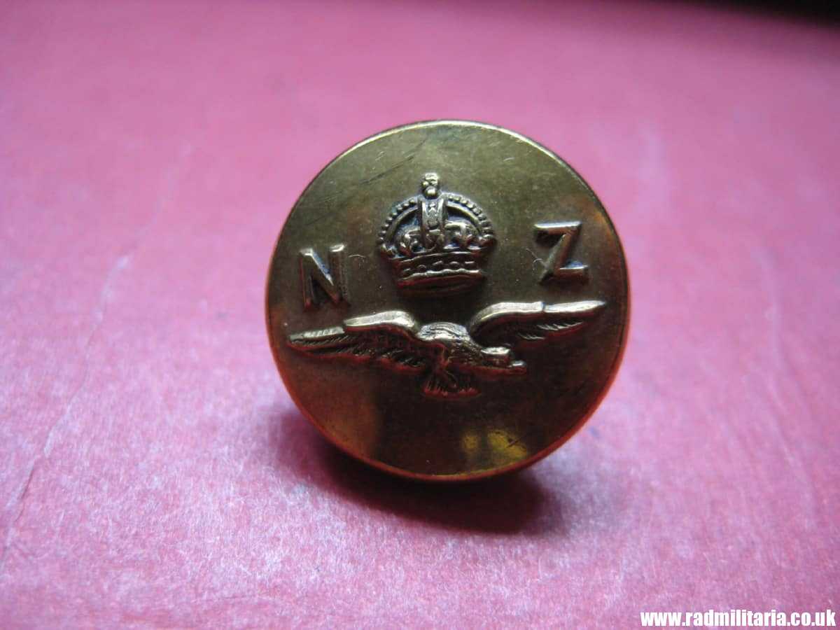 & WW2 RAF (RNZAF) small COMPASS BUTTON: J.R. GAUNT & SON London. New Zealand Escape compass. VERY RARE !!! genuine !! - Image 7