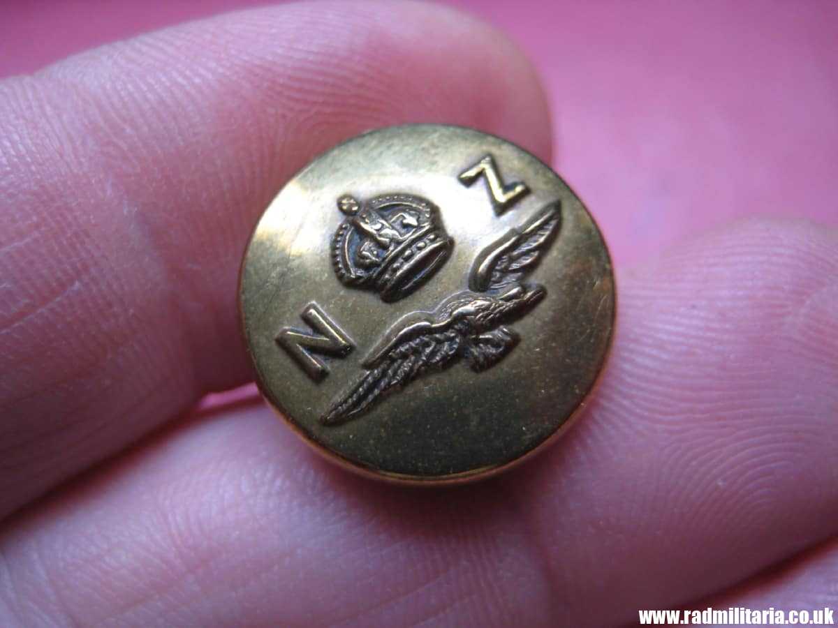 & WW2 RAF (RNZAF) small COMPASS BUTTON: J.R. GAUNT & SON London. New Zealand Escape compass. VERY RARE !!! genuine !! - Image 12