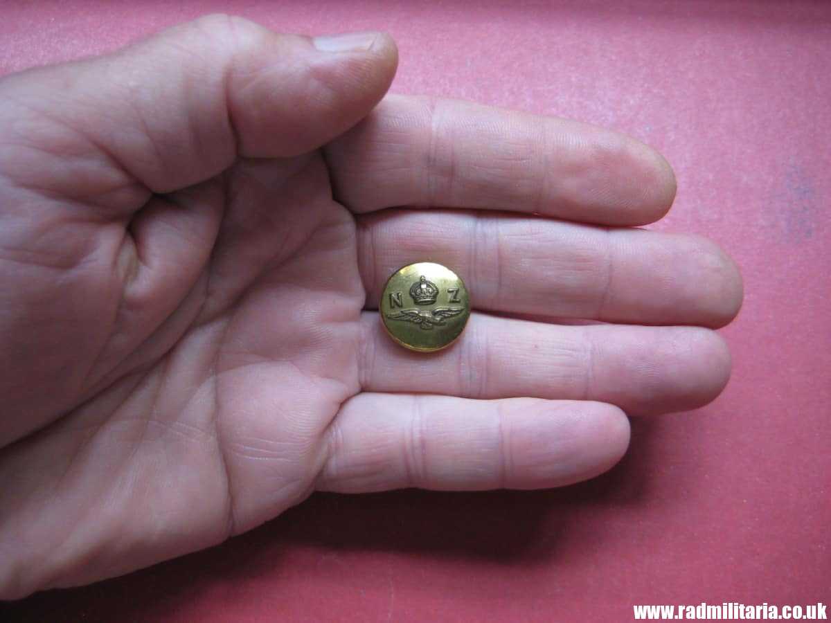 & WW2 RAF (RNZAF) small COMPASS BUTTON: J.R. GAUNT & SON London. New Zealand Escape compass. VERY RARE !!! genuine !! - Image 13