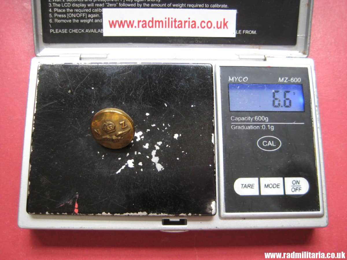 & WW2 RAF (RNZAF) small COMPASS BUTTON: J.R. GAUNT & SON London. New Zealand Escape compass. VERY RARE !!! genuine !! - Image 15