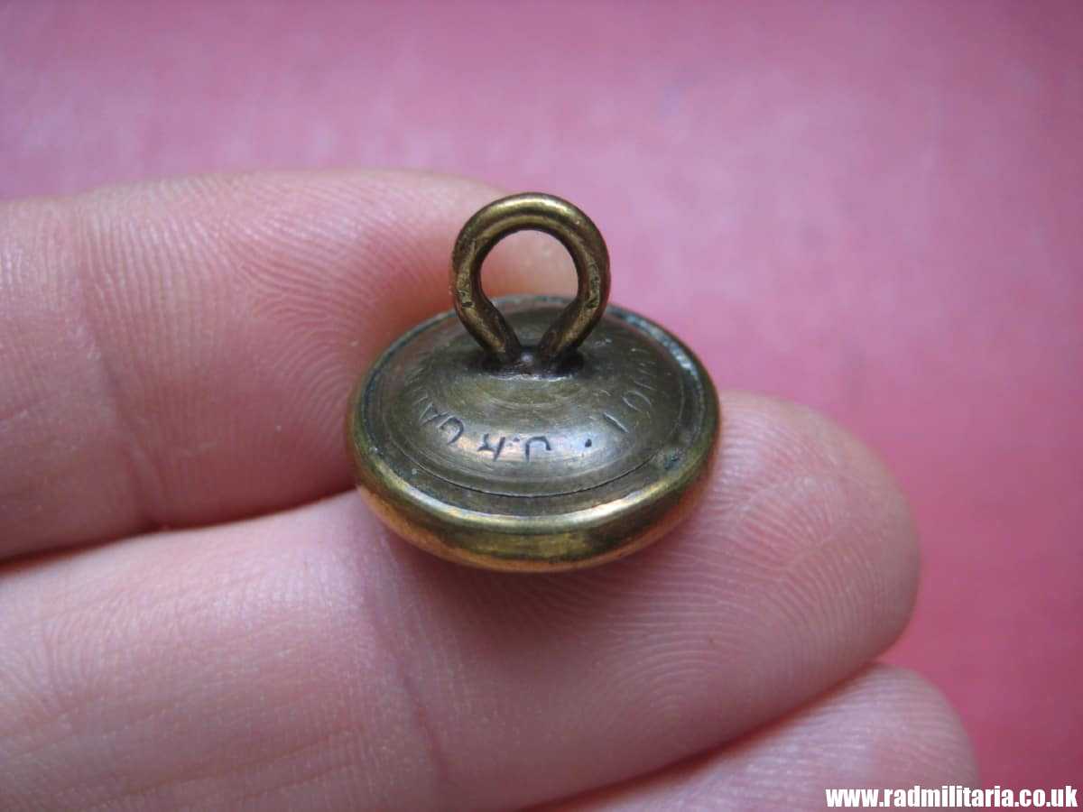 & WW2 RAF (RNZAF) small COMPASS BUTTON: J.R. GAUNT & SON London. New Zealand Escape compass. VERY RARE !!! genuine !! - Image 18