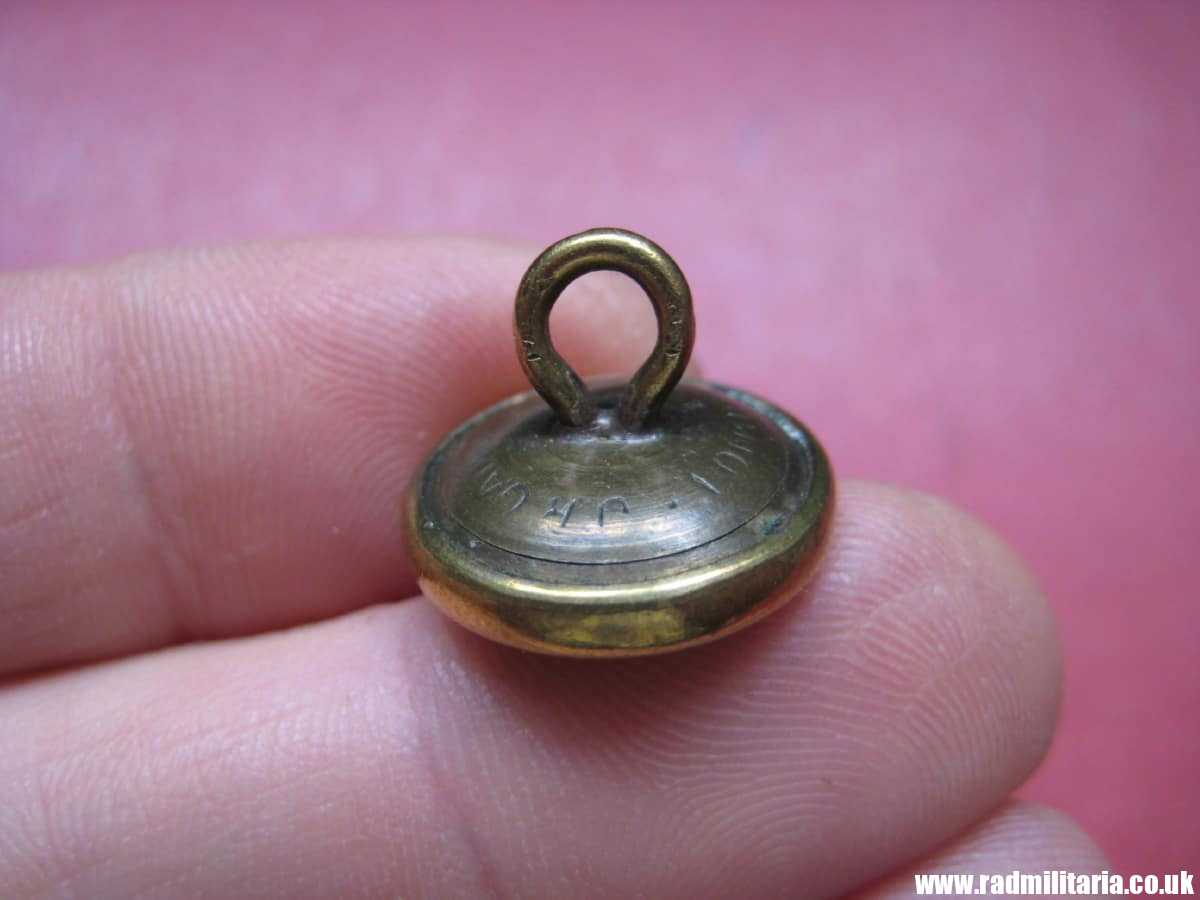 & WW2 RAF (RNZAF) small COMPASS BUTTON: J.R. GAUNT & SON London. New Zealand Escape compass. VERY RARE !!! genuine !! - Image 19