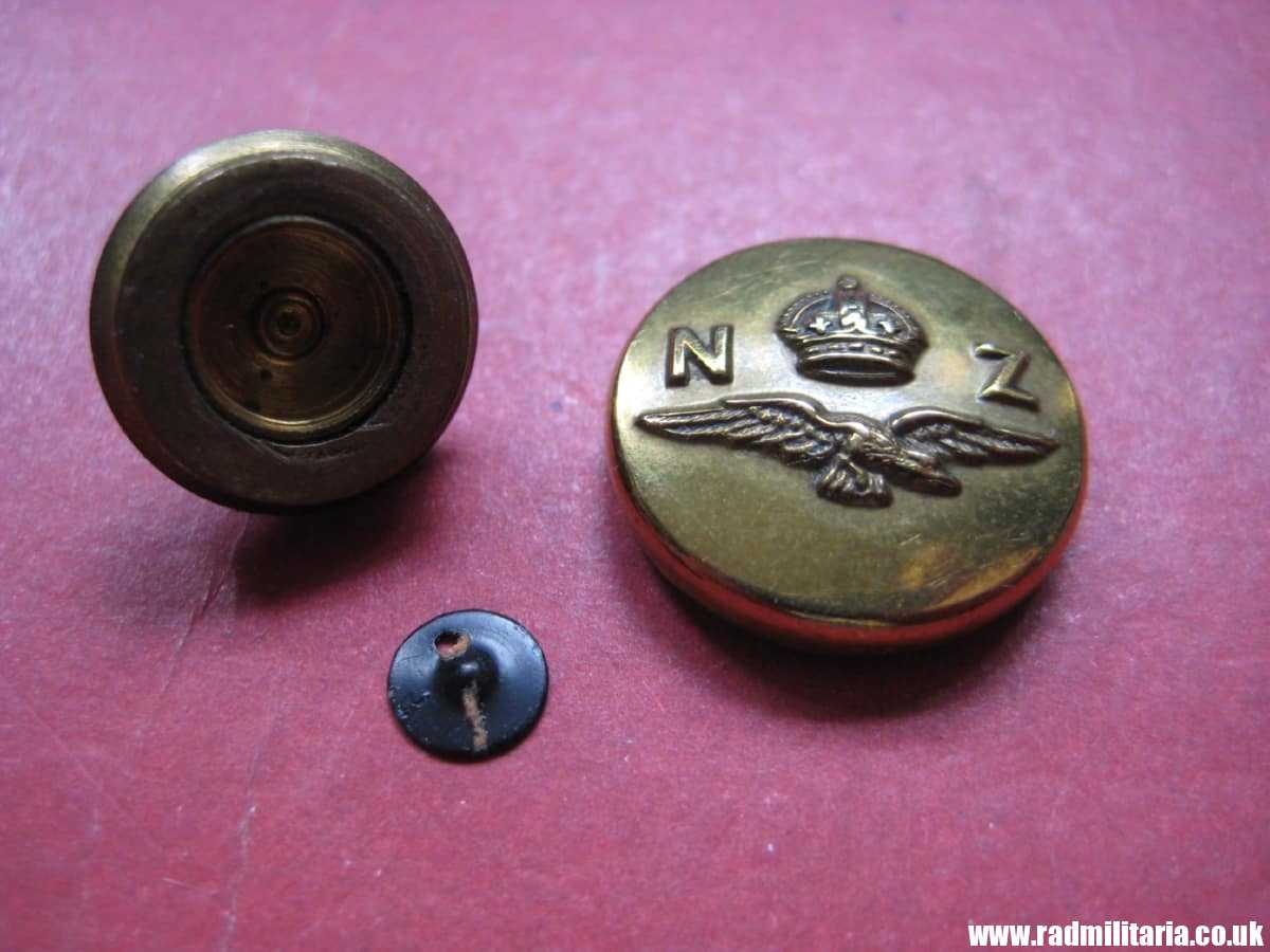 & WW2 RAF (RNZAF) small COMPASS BUTTON: J.R. GAUNT & SON London. New Zealand Escape compass. VERY RARE !!! genuine !! - Image 31