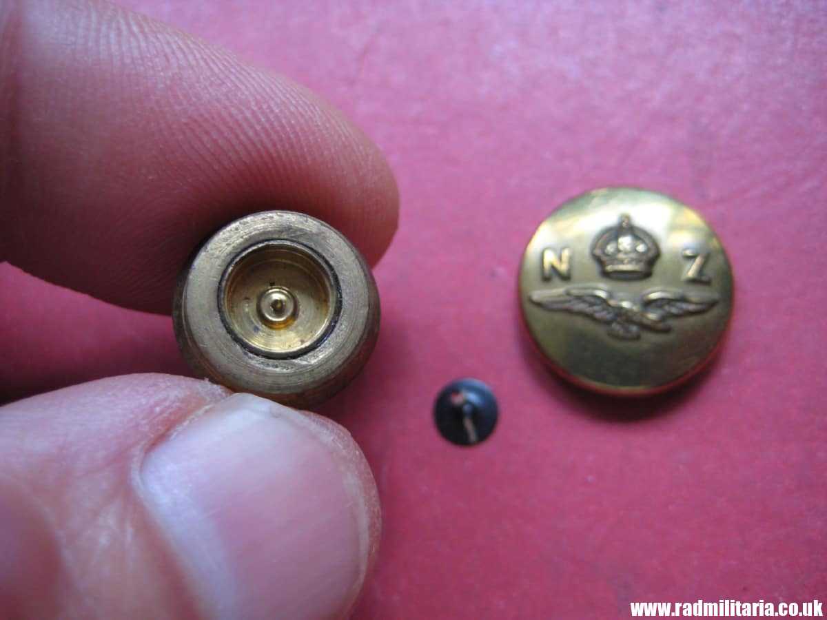 & WW2 RAF (RNZAF) small COMPASS BUTTON: J.R. GAUNT & SON London. New Zealand Escape compass. VERY RARE !!! genuine !! - Image 33