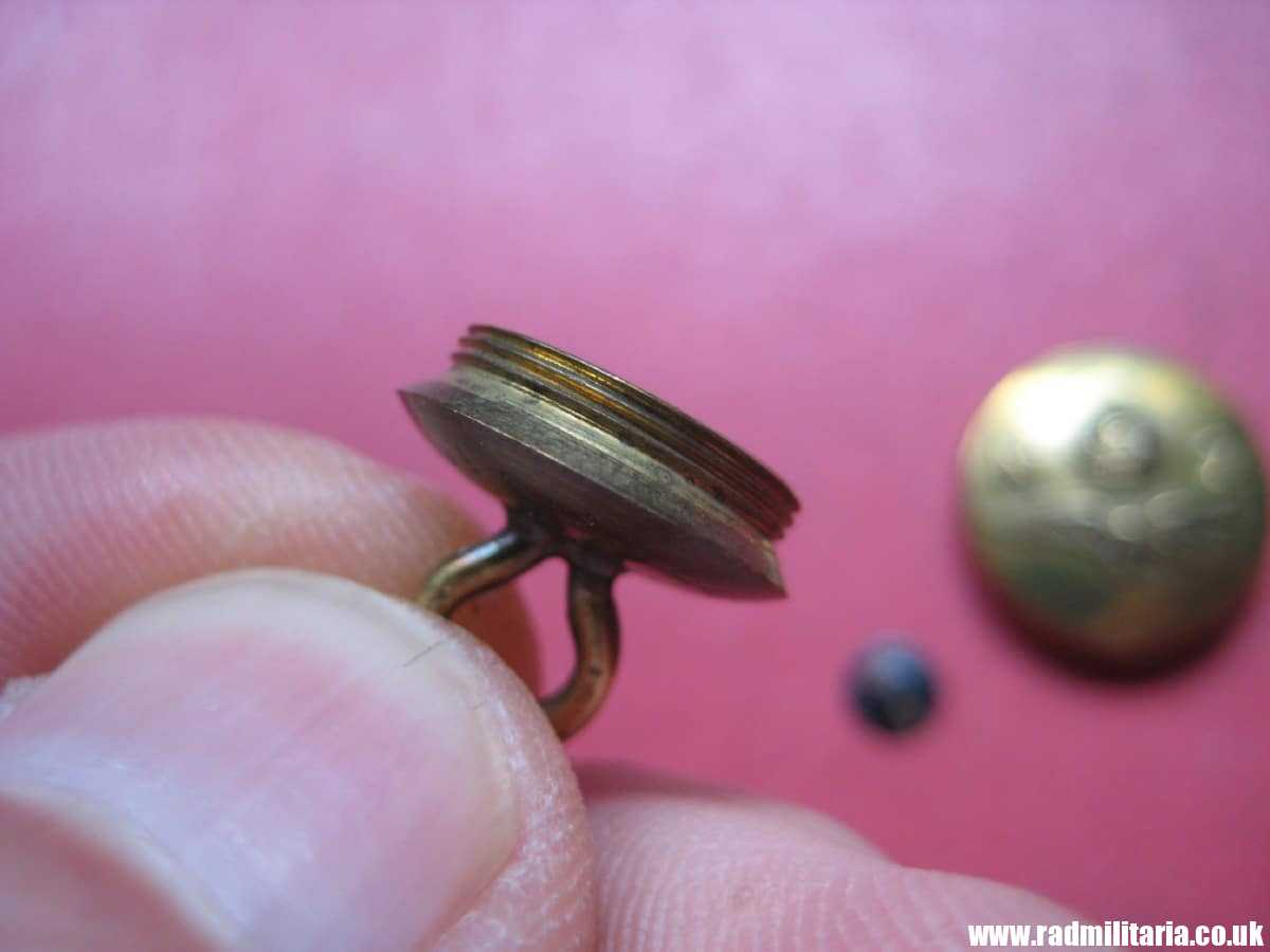 & WW2 RAF (RNZAF) small COMPASS BUTTON: J.R. GAUNT & SON London. New Zealand Escape compass. VERY RARE !!! genuine !! - Image 36