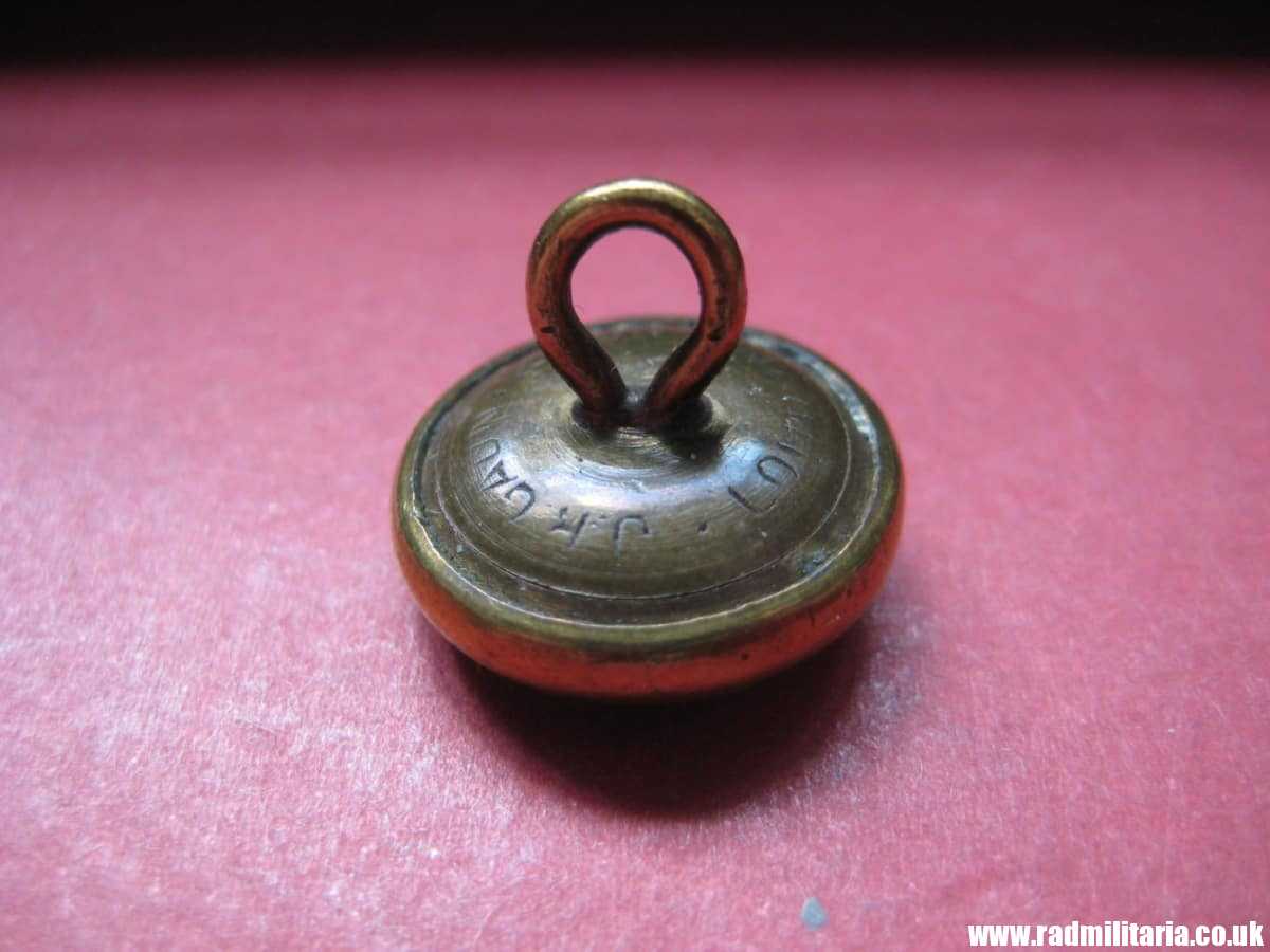 & WW2 RAF (RNZAF) small COMPASS BUTTON: J.R. GAUNT & SON London. New Zealand Escape compass. VERY RARE !!! genuine !! - Image 41