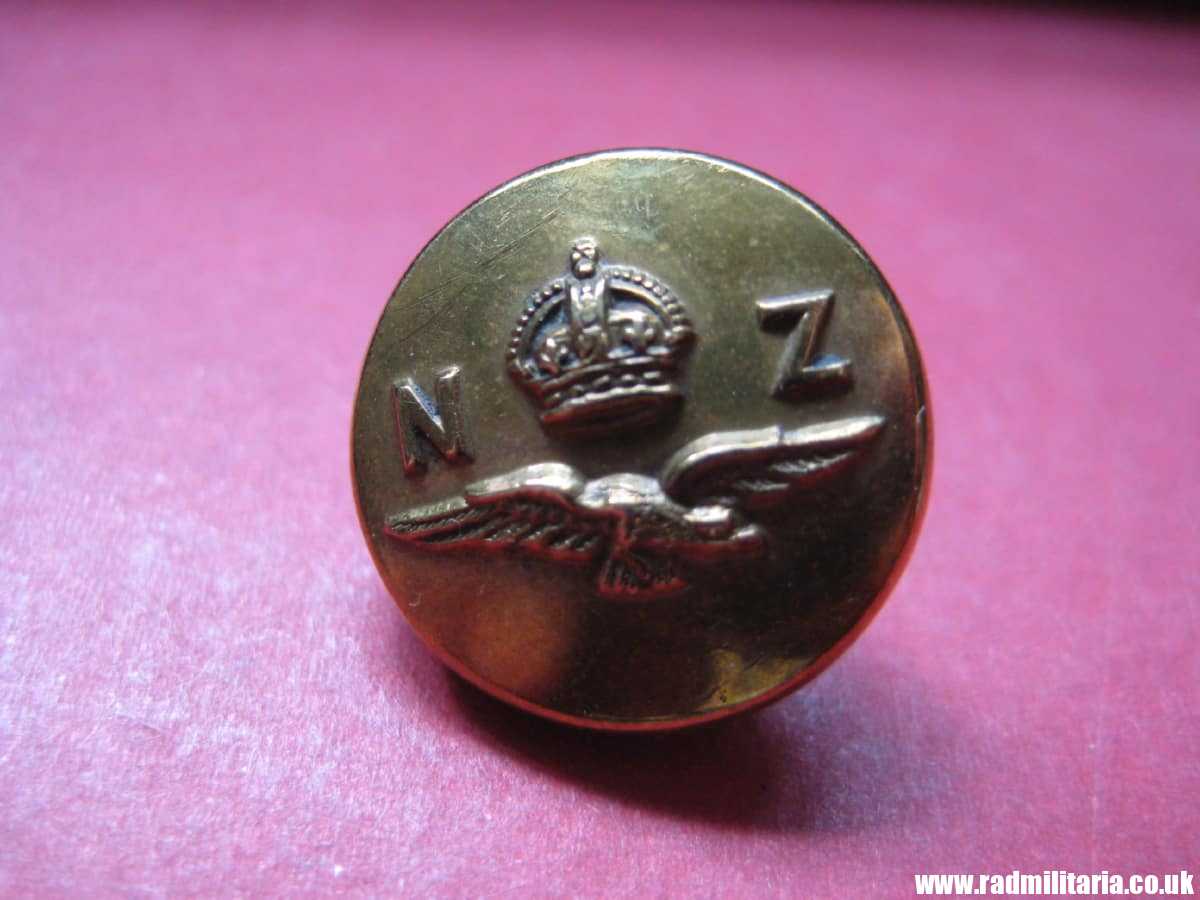 & WW2 RAF (RNZAF) small COMPASS BUTTON: J.R. GAUNT & SON London. New Zealand Escape compass. VERY RARE !!! genuine !! - Image 42