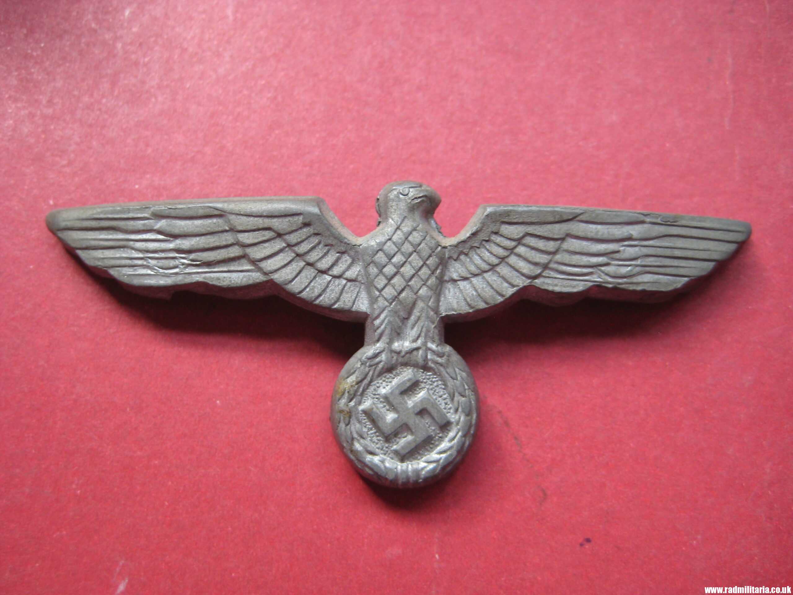 & German Wehrmacht EAGLE CAP BADGE, zinc - original or fake? - Image 2