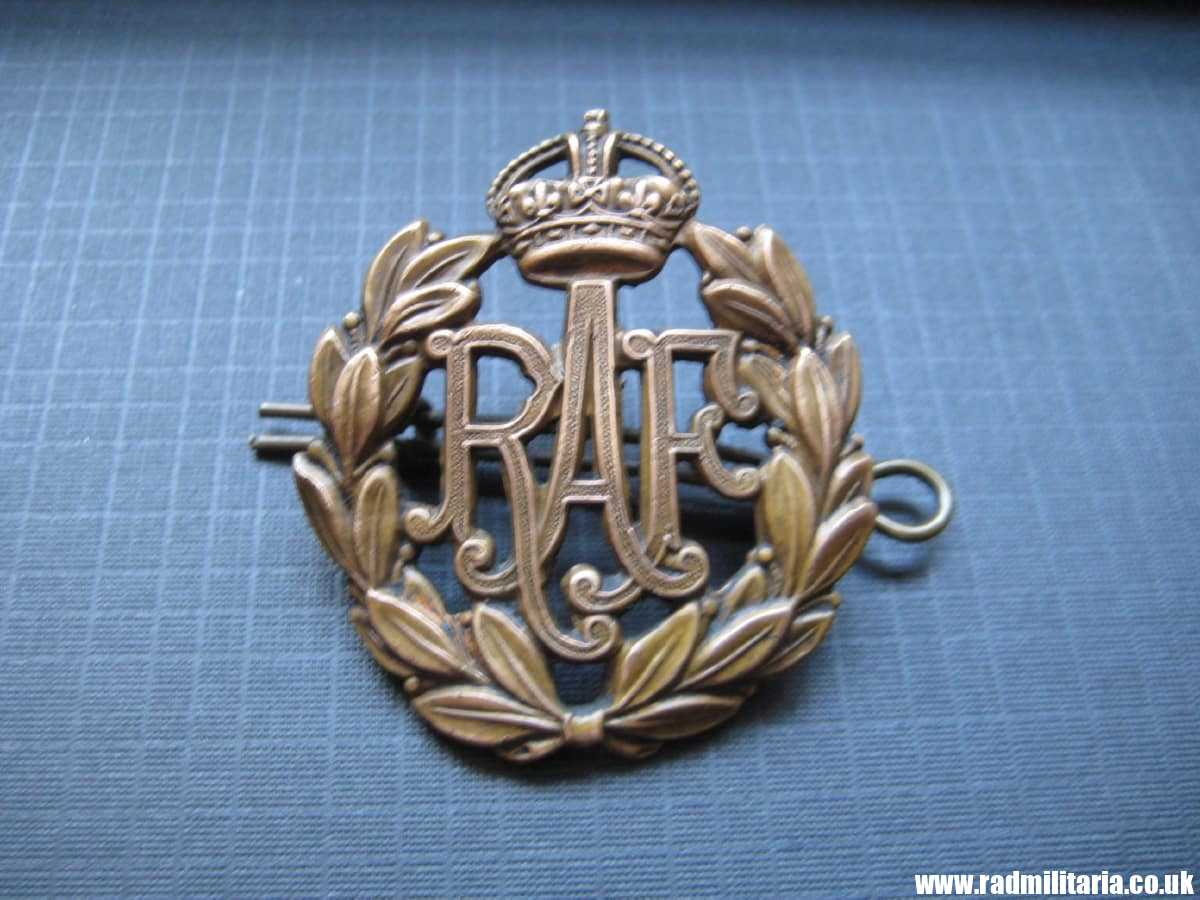 & WW2 Royal Air Force CAP BADGE RAF original bronze badge in very good condition, genuine !! - Image 3