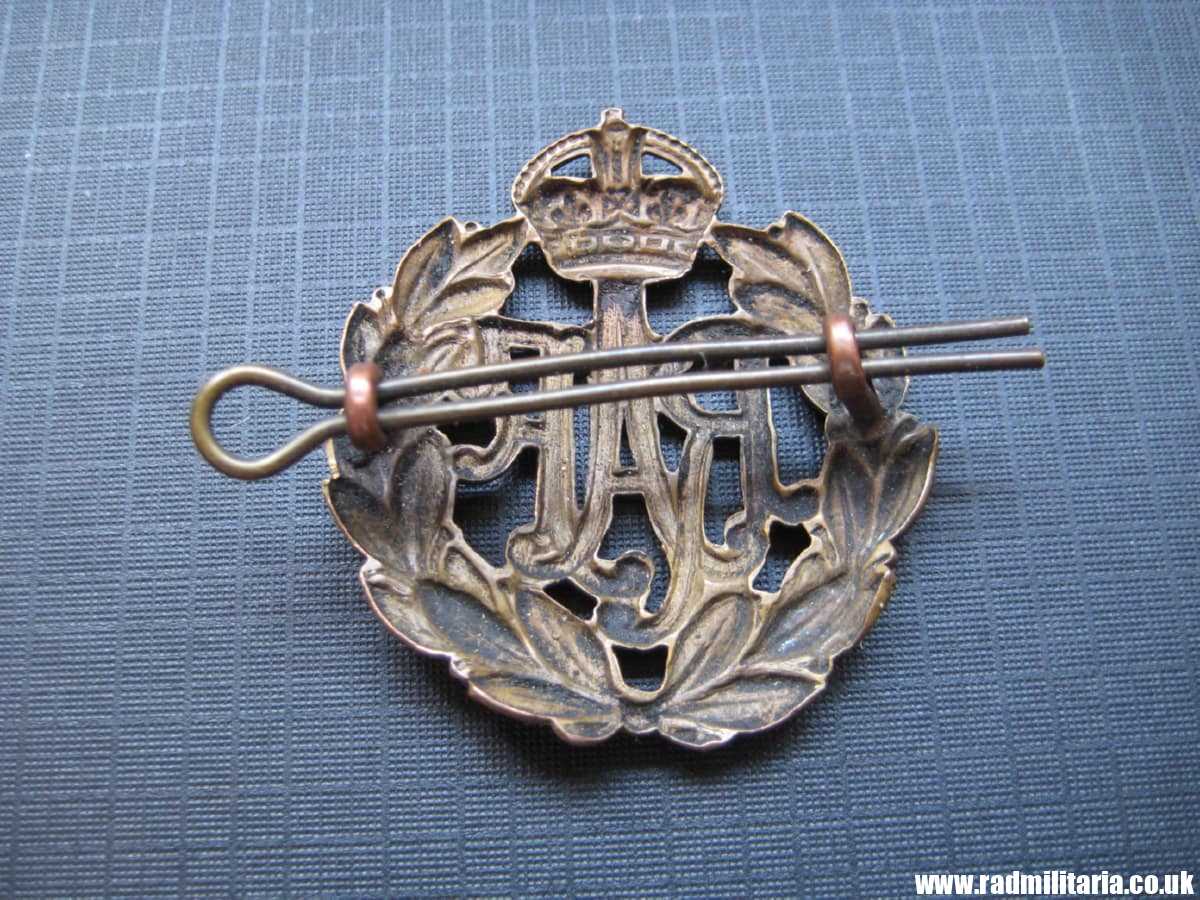 & WW2 Royal Air Force CAP BADGE RAF original bronze badge in very good condition, genuine !! - Image 4