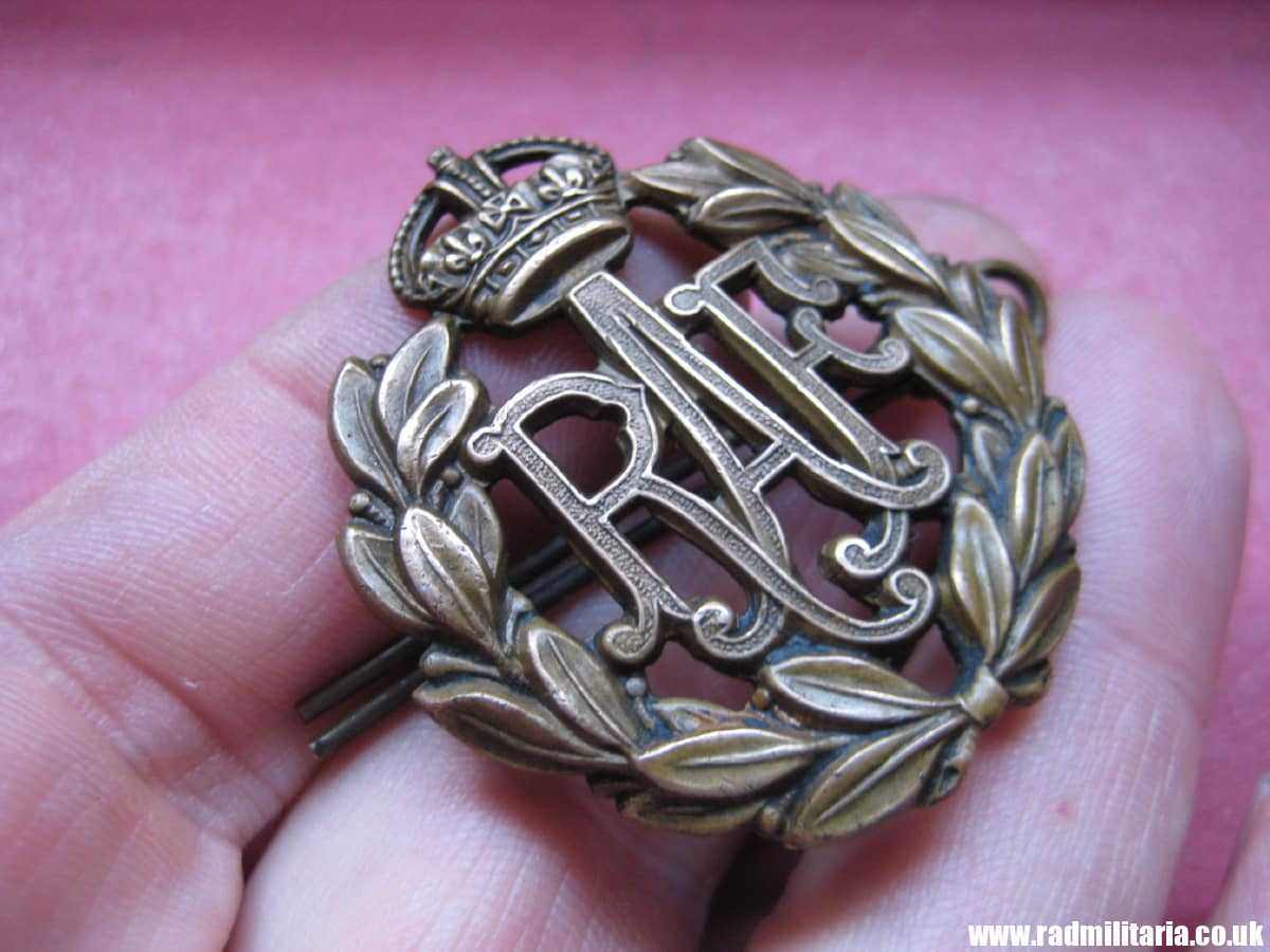 & WW2 Royal Air Force CAP BADGE RAF original bronze badge in very good condition, genuine !! - Image 8