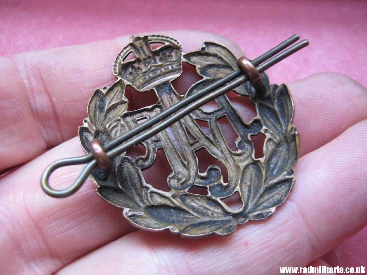& WW2 Royal Air Force CAP BADGE RAF original bronze badge in very good condition, genuine !! - Image 10