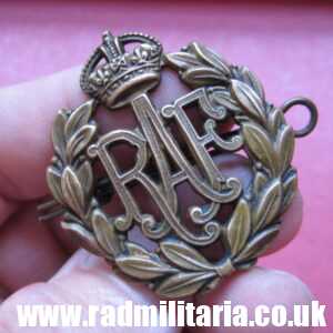 & WW2 Royal Air Force CAP BADGE RAF original bronze badge in very good condition, genuine !!