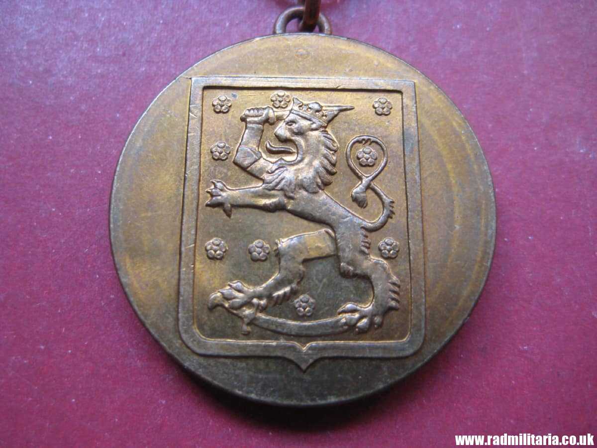& Finland MEDAL with original ribbon - Continuation War MEDAL 1941 - 1945. - Image 3