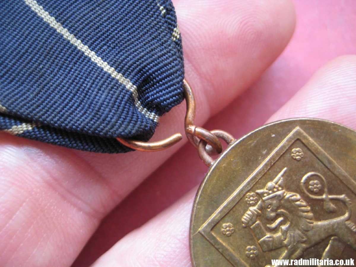 & Finland MEDAL with original ribbon - Continuation War MEDAL 1941 - 1945. - Image 9